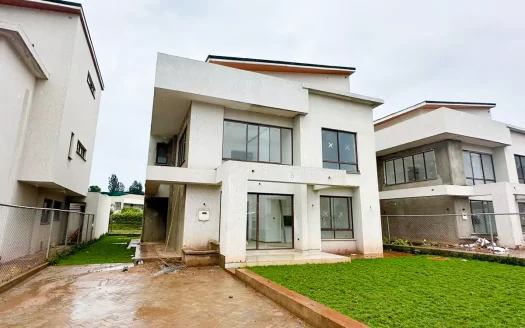 4 BEDROOM TOWNHOUSE FOR SALE IN RUNDA WITH DSQ