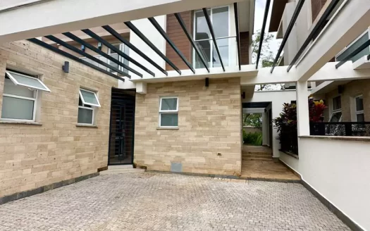 4 BEDROOM TOWNHOUSE FOR SALE IN LAVINGTON WITH DSQ
