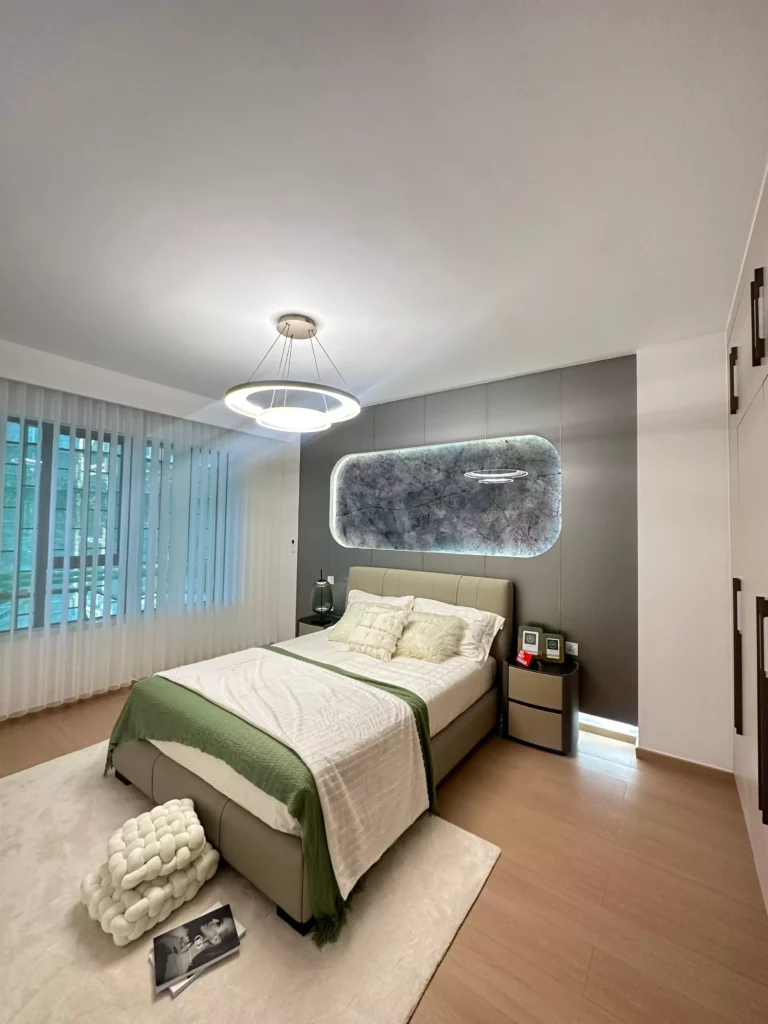 5 BEDROOM APARTMENT FOR SALE IN LAVINGTON WITH DSQ
