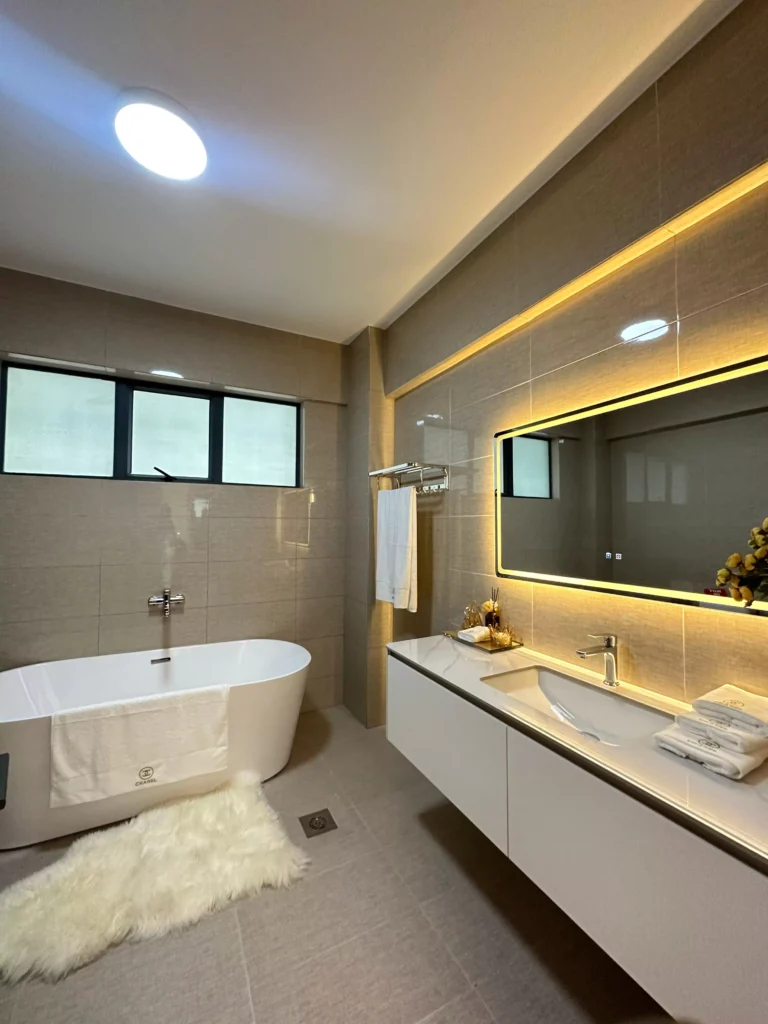 5 BEDROOM APARTMENT FOR SALE IN LAVINGTON WITH DSQ